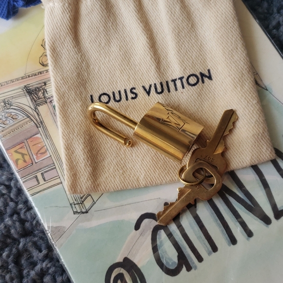 Louis Vuitton Lock & 2 Keys w/ Dustbag -LV Padlock - Picture 5 of 7